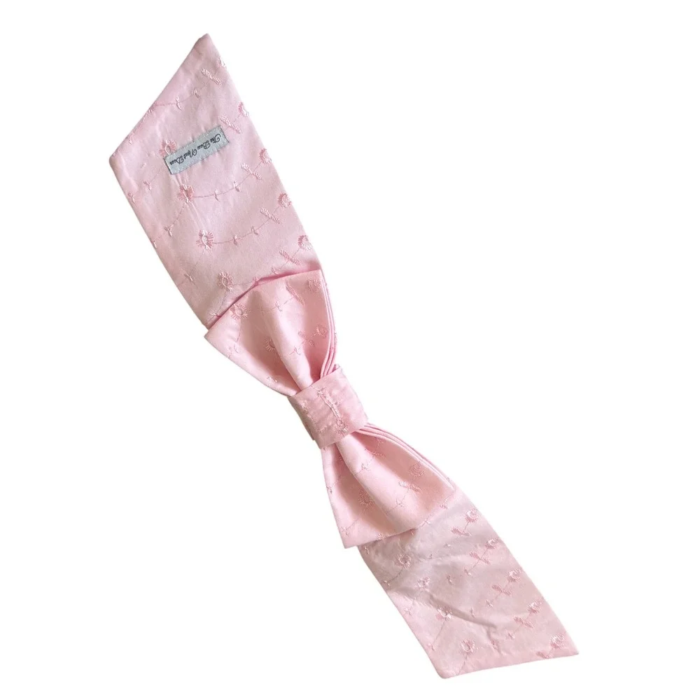 The Bow Next Door Pink Eyelet Basket‎ Bow Floral Embroidery Decor Accessory 20x4